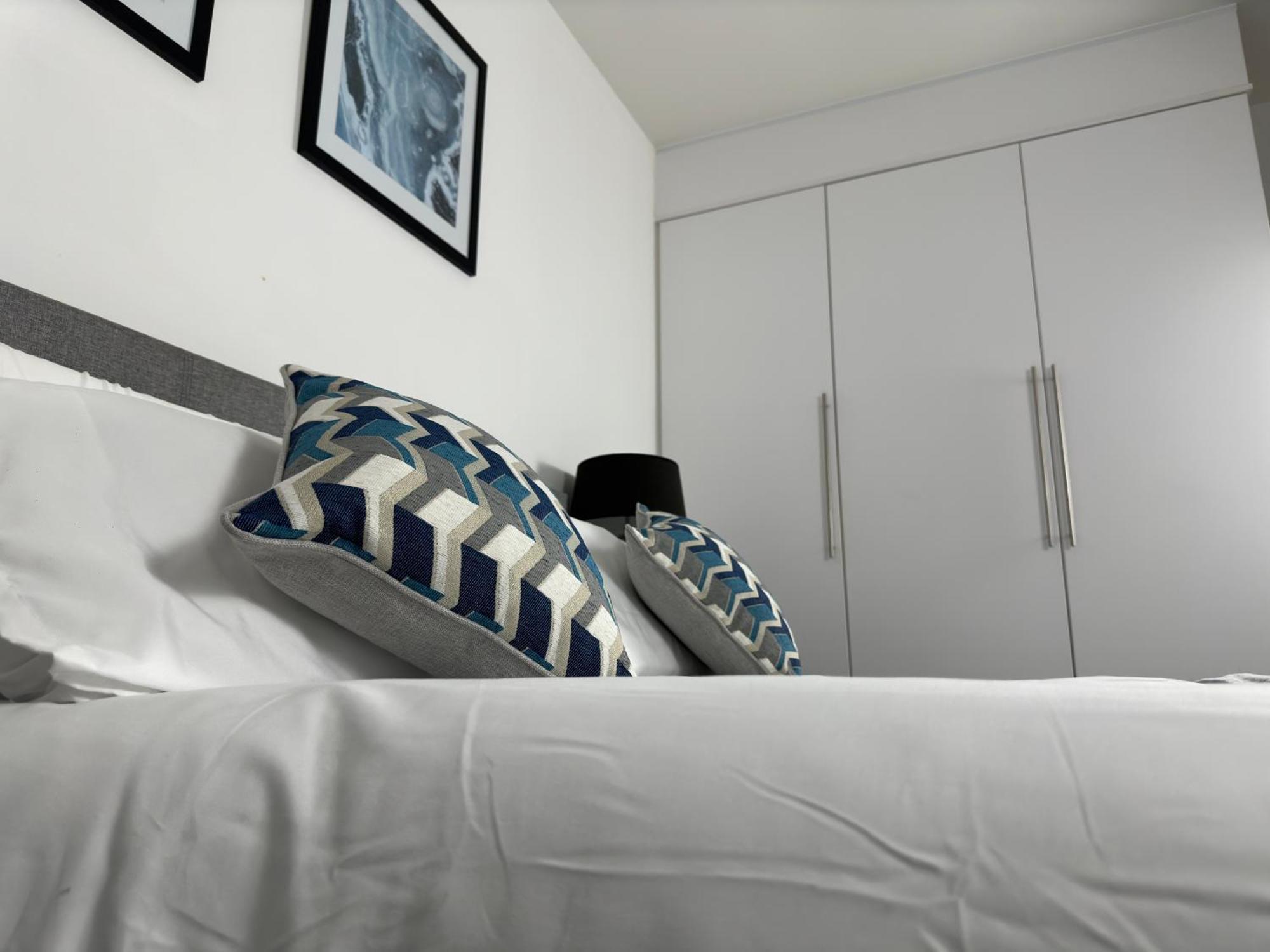 Cozy City Centre Apartment With Free Parking And Free Gym Birmingham Bagian luar foto