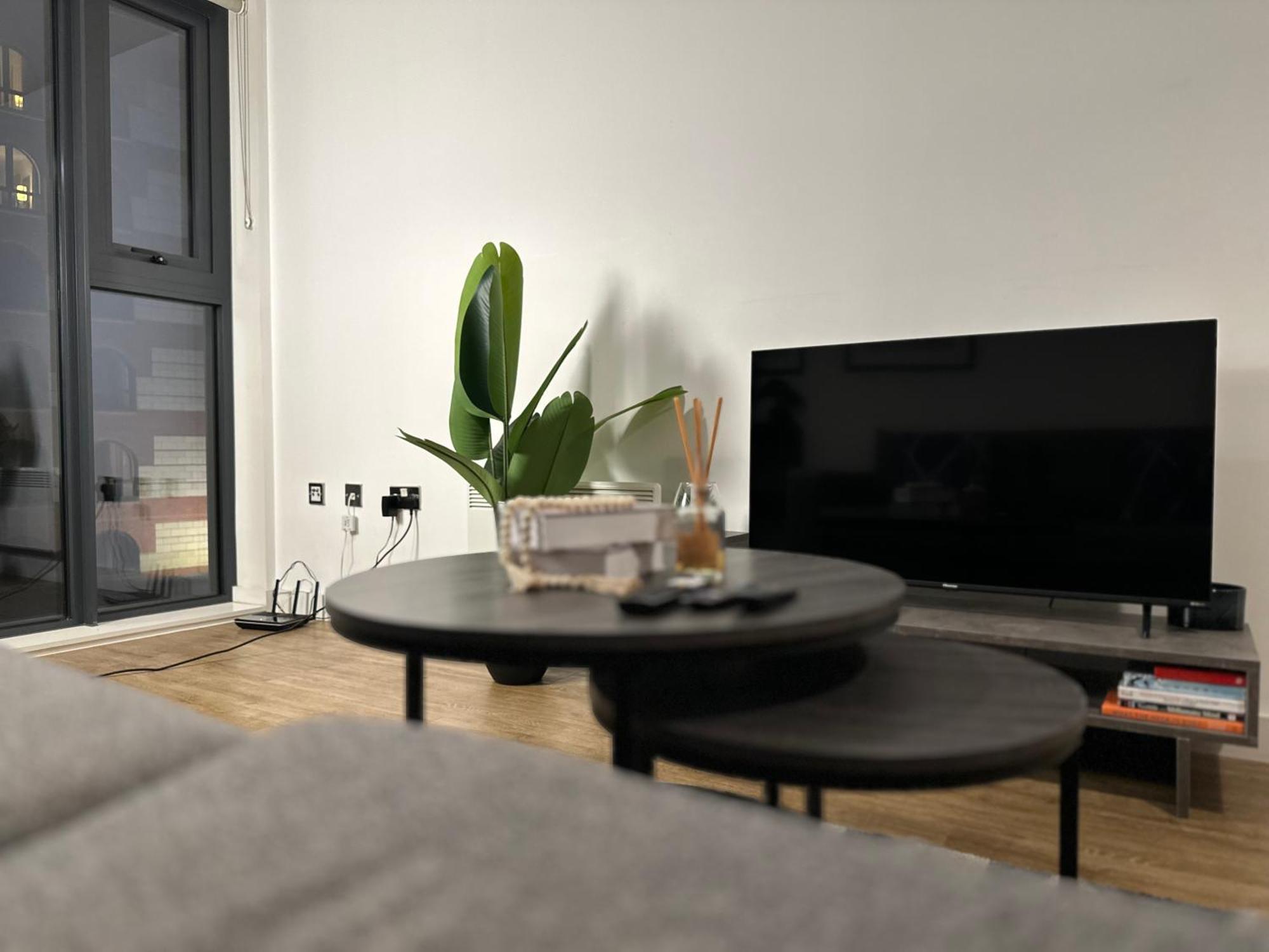 Cozy City Centre Apartment With Free Parking And Free Gym Birmingham Bagian luar foto