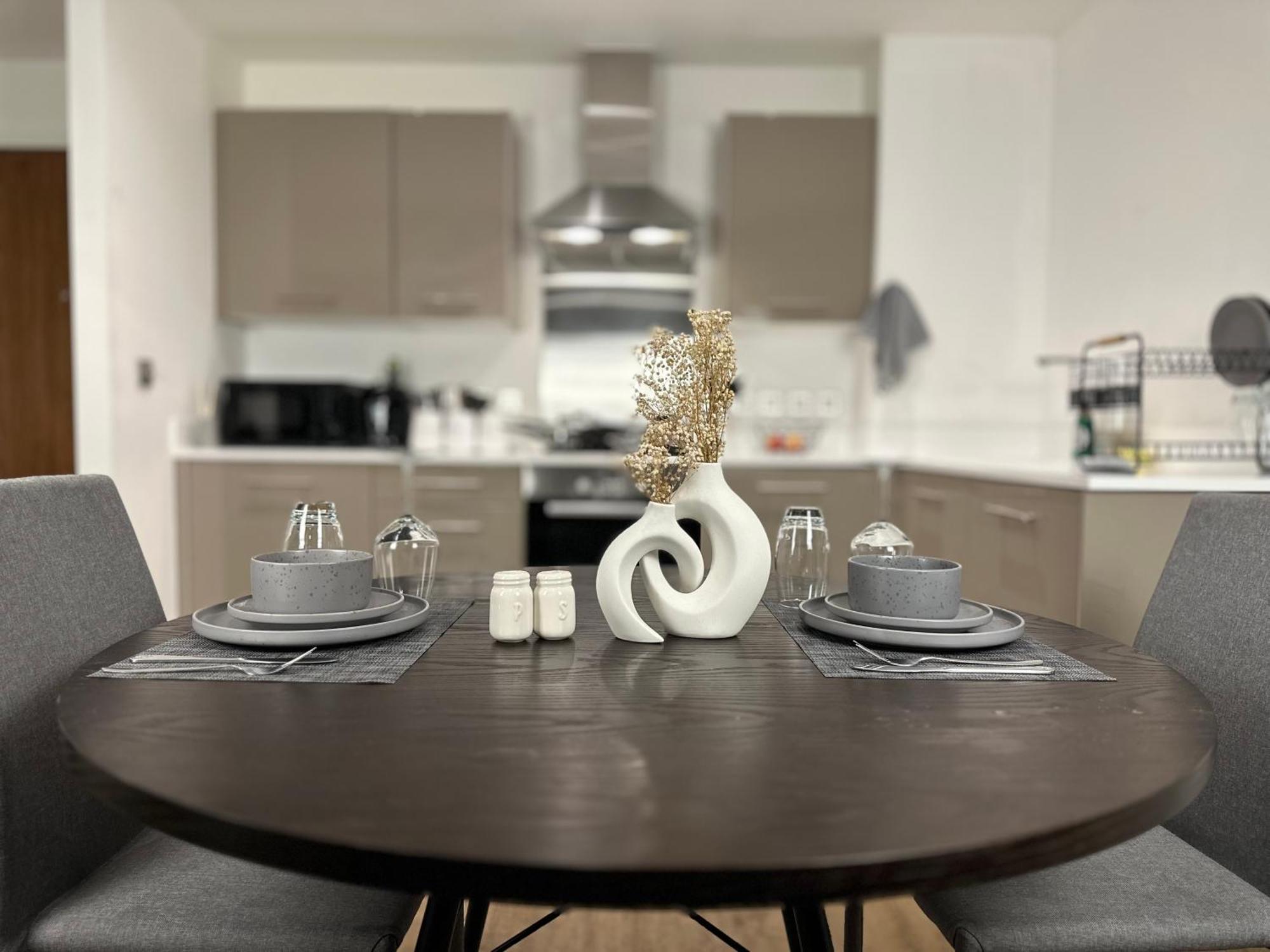 Cozy City Centre Apartment With Free Parking And Free Gym Birmingham Bagian luar foto