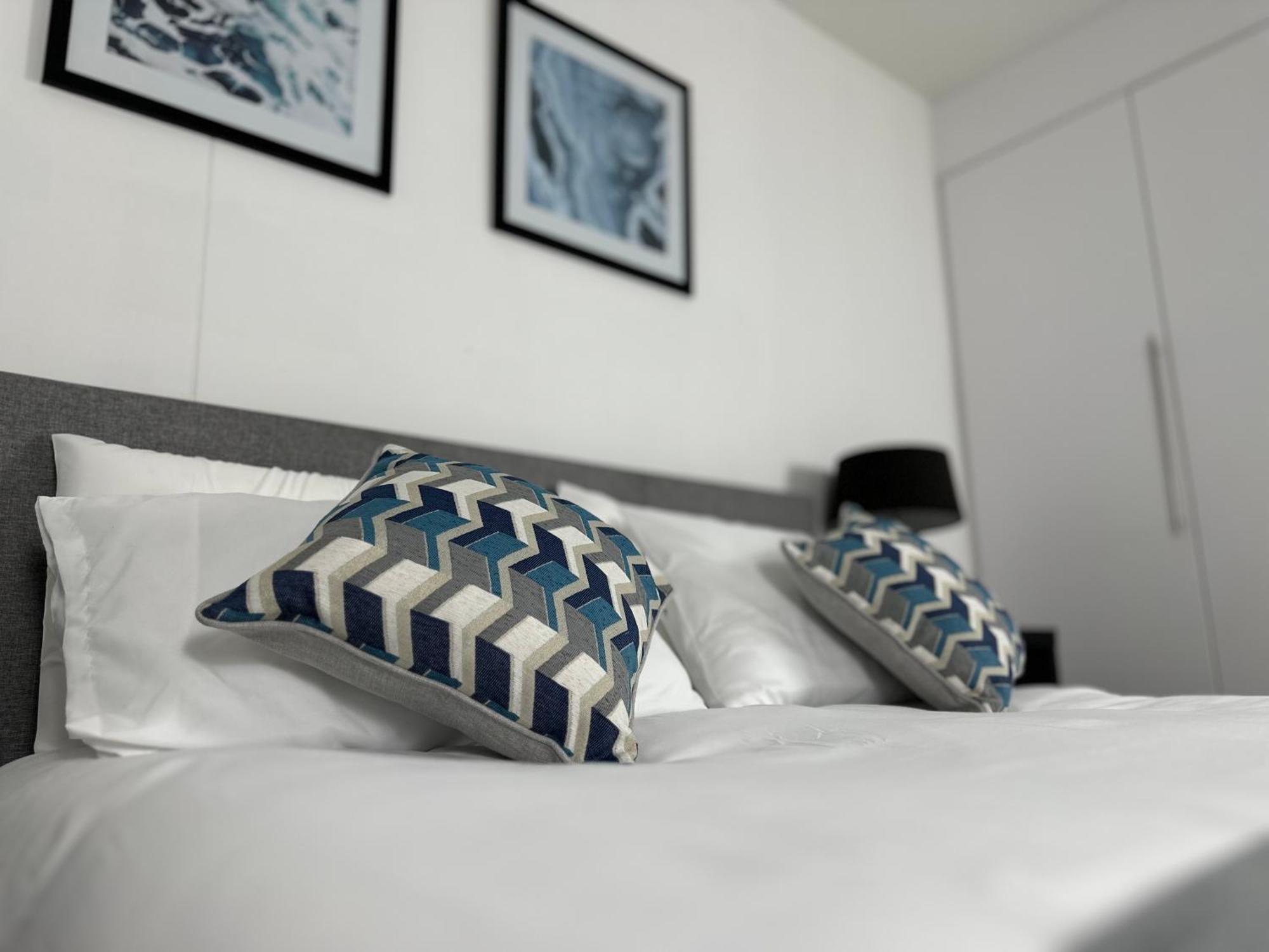 Cozy City Centre Apartment With Free Parking And Free Gym Birmingham Bagian luar foto
