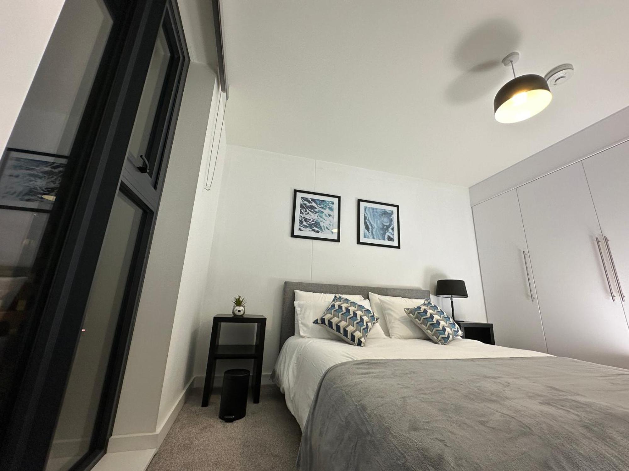 Cozy City Centre Apartment With Free Parking And Free Gym Birmingham Bagian luar foto